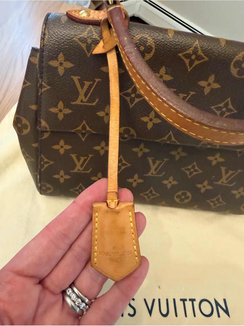 Authentic Louis Vuitton Cluny BB Top Handle Bag - with Dust Bag and COA - Picture 2 of 12